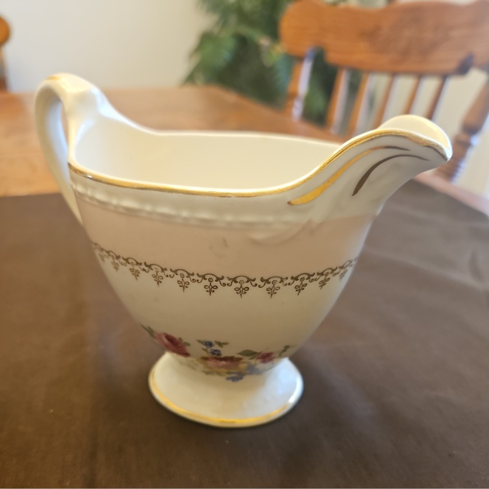 Homer Laughlin Georgian Eggshell Chateau Creamer‎  Floral & Footed